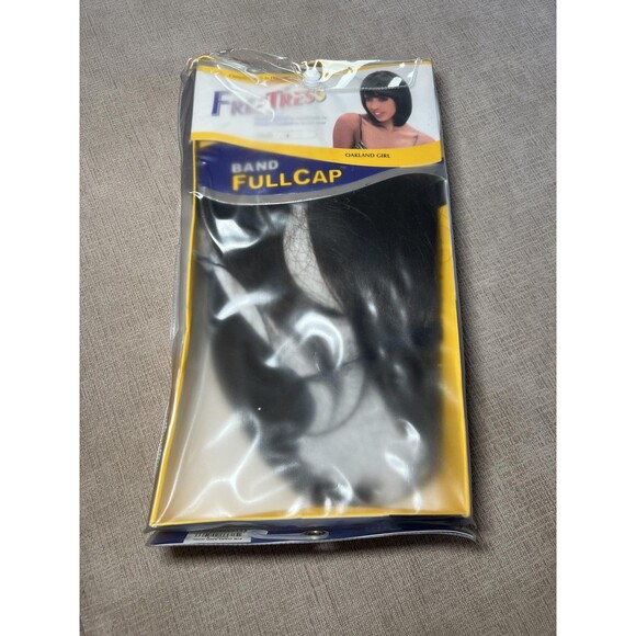 Freetress Band Fullcap Oakland Girl Wig Color 4 Synthetic Hair Black Short Bob - Picture 1 of 3
